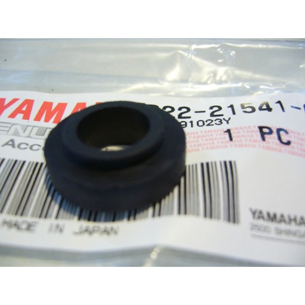 Yamaha TY 125 & 175 Top Rubber grommet rear mudguard